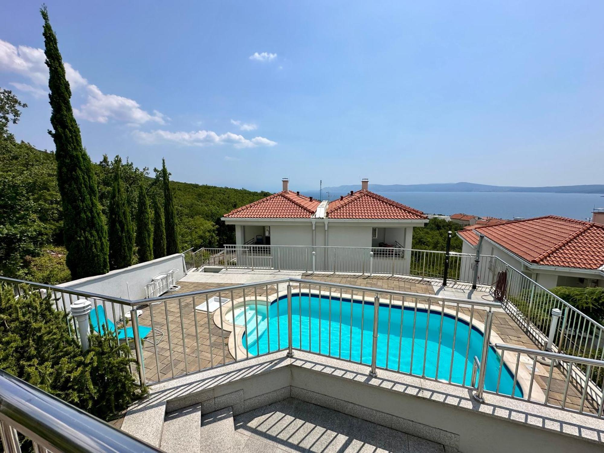 The View Apartment With Pool - Crikvenica Buitenkant foto